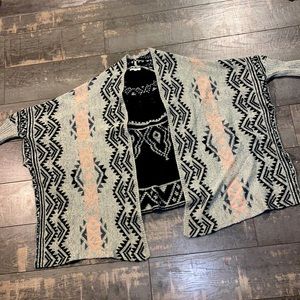 Maurice’s xs/s oversized sweater shawl